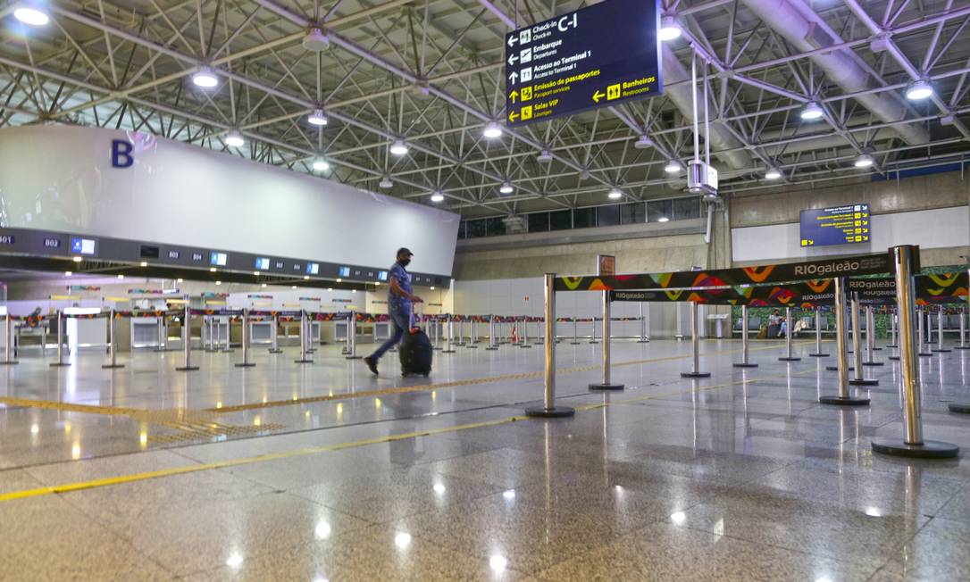 Movimento baixíssimo no aeroporto internacional Tom Jobim Foto: Marcia Foletto / Agência O Globo