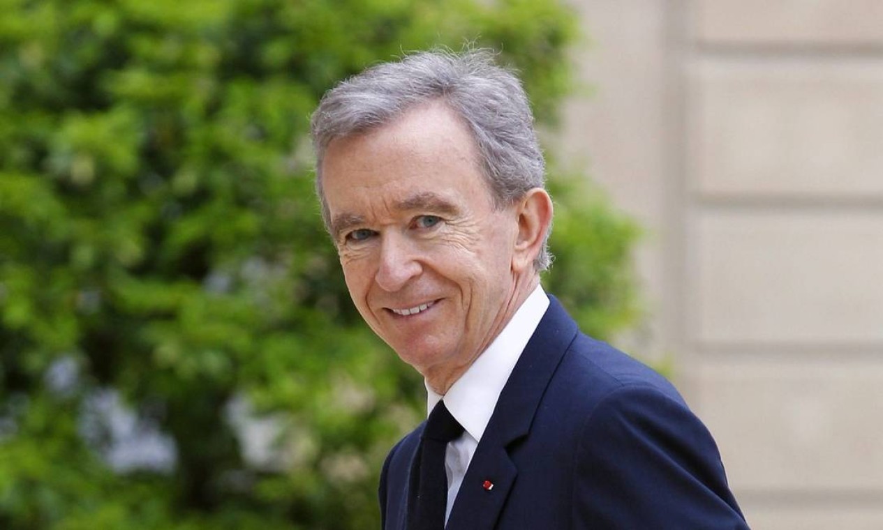 Bernard Arnault, da grife Louis Vuitton - Hoje, possui US$186 bilhões. Chegará ao trilhão em 2029, aos 79 anos Foto: Reprodução