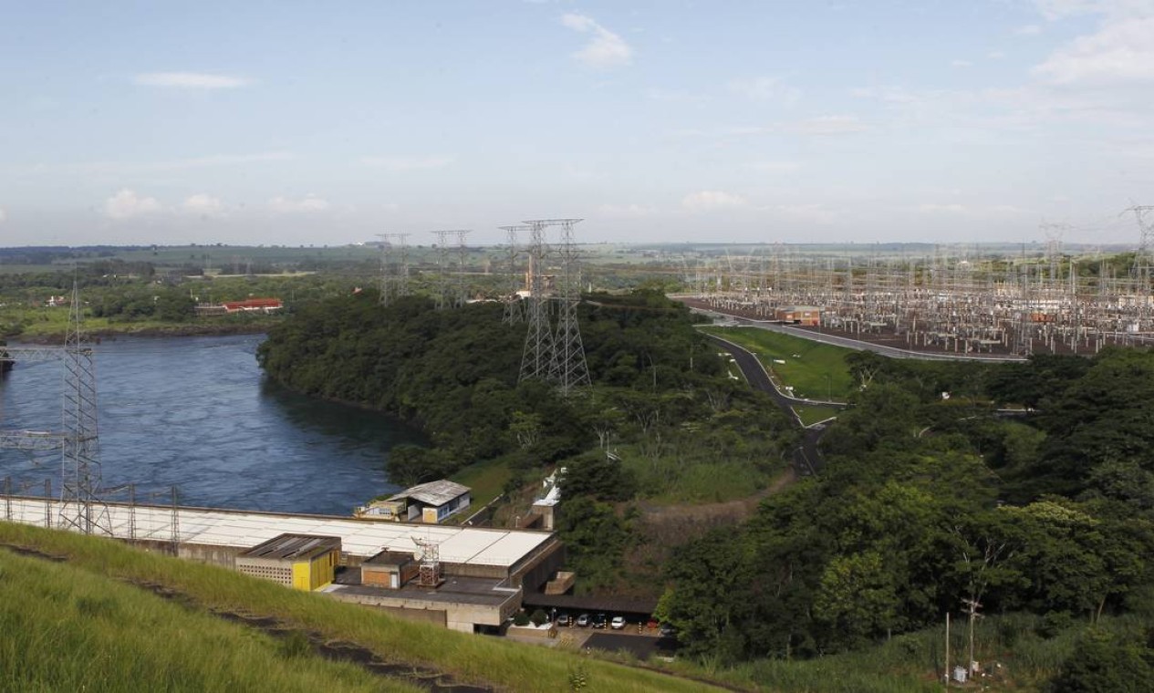 Usina Hidrelétrica de Marimbondo fica na divisa de São Paulo com Minas Gerais, entre os municípios de Icém e Fronteira Foto: Michel Filho / Agência O Globo