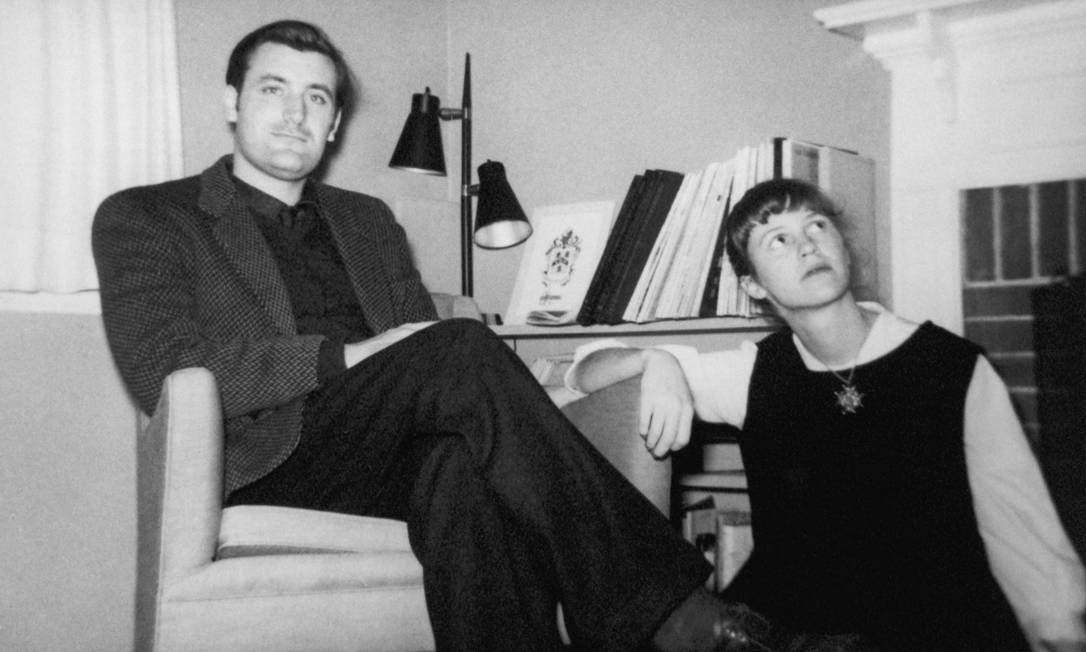 
Sylvia Plath e Ted Hughes em 1959: poeta quis esconder críticas a ele no trabalho da ex-mulher
Foto: Marcia Brown e Mortimer Rare Boo /
Acervo
