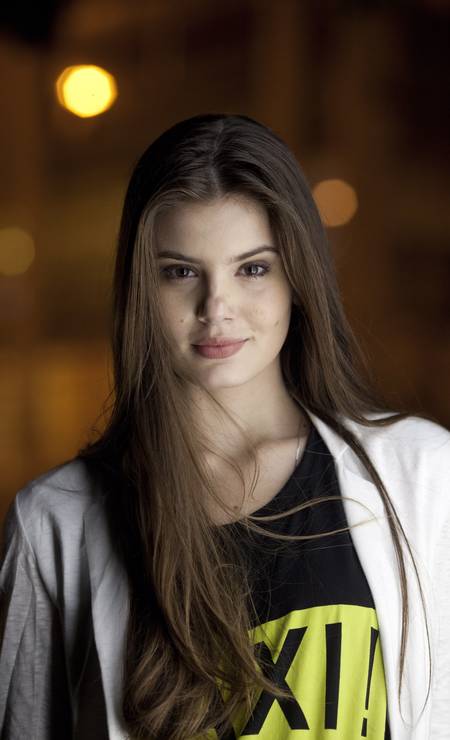 Modelo desde os 14 anos, Camila Queiroz, de 22, estreou como atriz na trama de Walcyr carrasco Foto: Gustavo Stephan / Agência O Globo