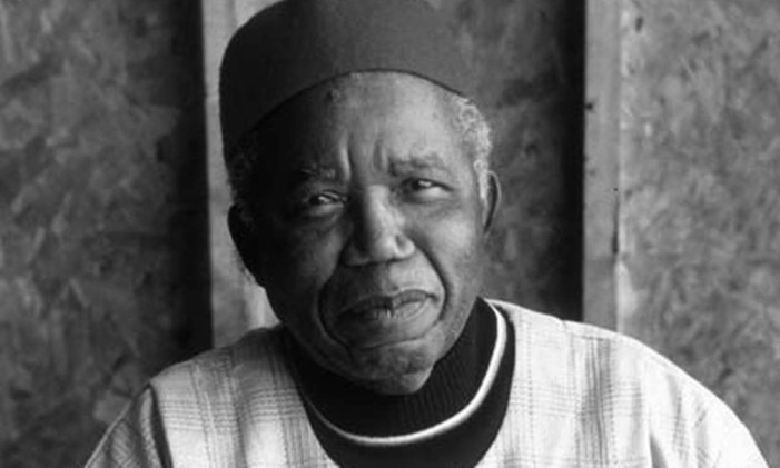 O escritor nigeriano Chinua Achebe Foto: Divulgação