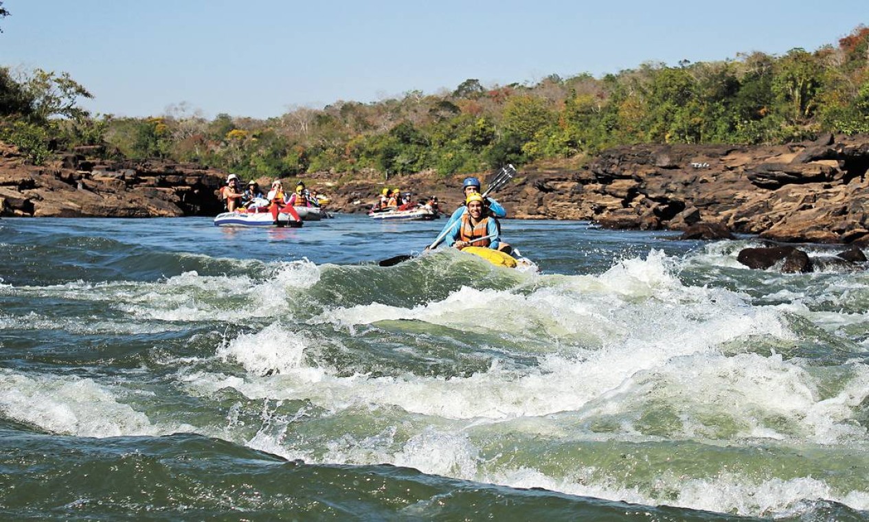 Os botes infláveis do Jangadão Ecológico são uma boa maneira de conhecer o Araguaia, em excursões de quatro dias, com pernoite em acampamento às margens do rio Foto: Eduardo Vessoni