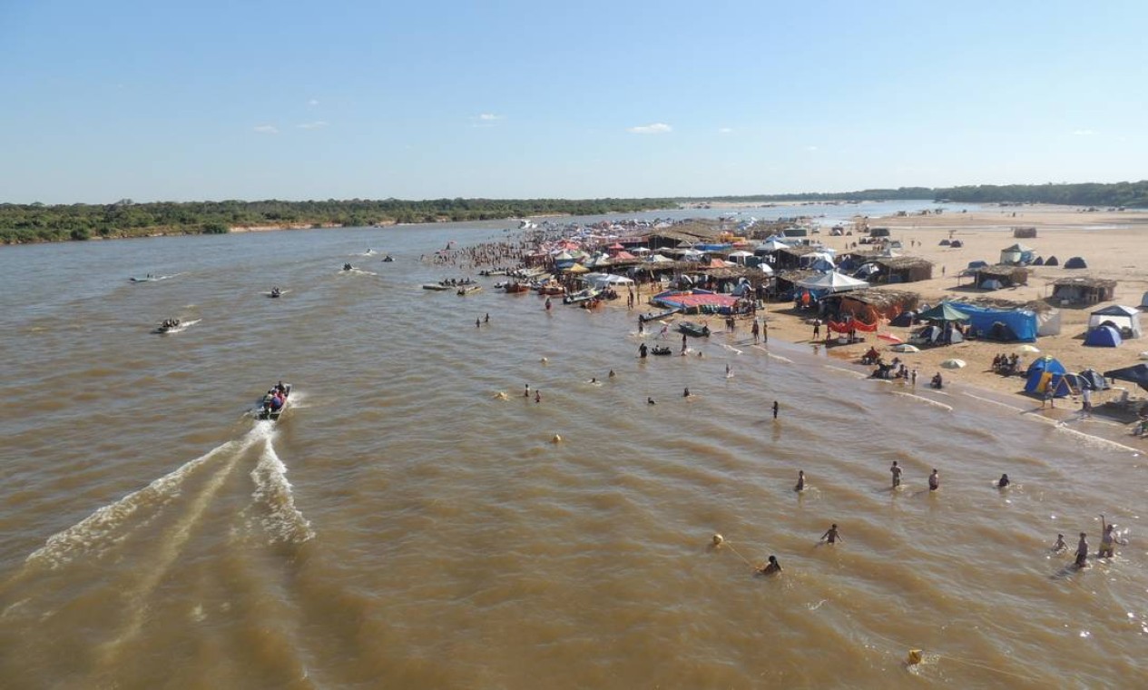 Quem gosta de movimento pode aproveitar a Praia do Cavalo, em Aruanã, uma das mais popupales ao longo do Araguaia Foto: Secretaria de Turismo de Aruanã