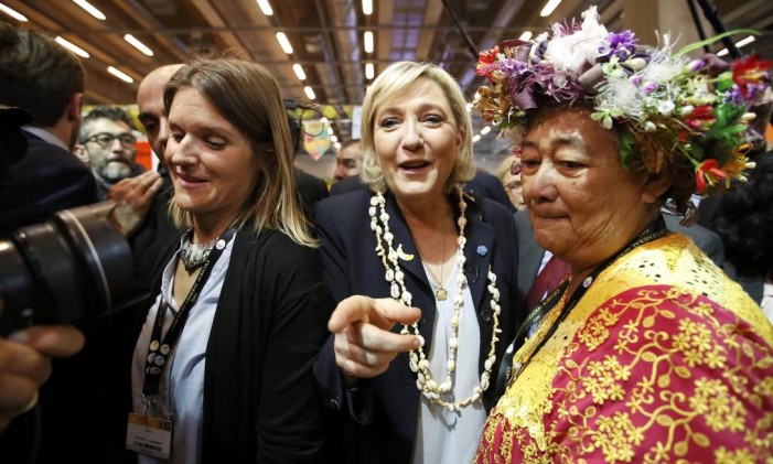 
Marine Le Pen, candidata à Presidência na França, visita o Salão Internacional da Agricultura em Paris
Foto: CHRISTIAN HARTMANN / REUTERS