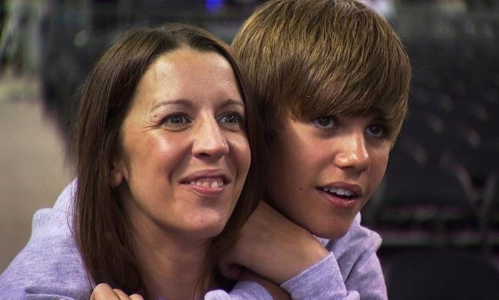 Justin Bieber e a mãe Foto: Reprodução