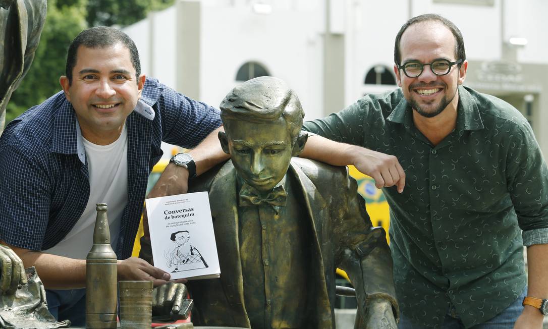 
Henrique Rodrigues (à esquerda) e Marcelo Moutinho são os organizadores da coletênea de contos inspirados em canções de Noel Rosa
Foto:
/
Antonio Scorza
