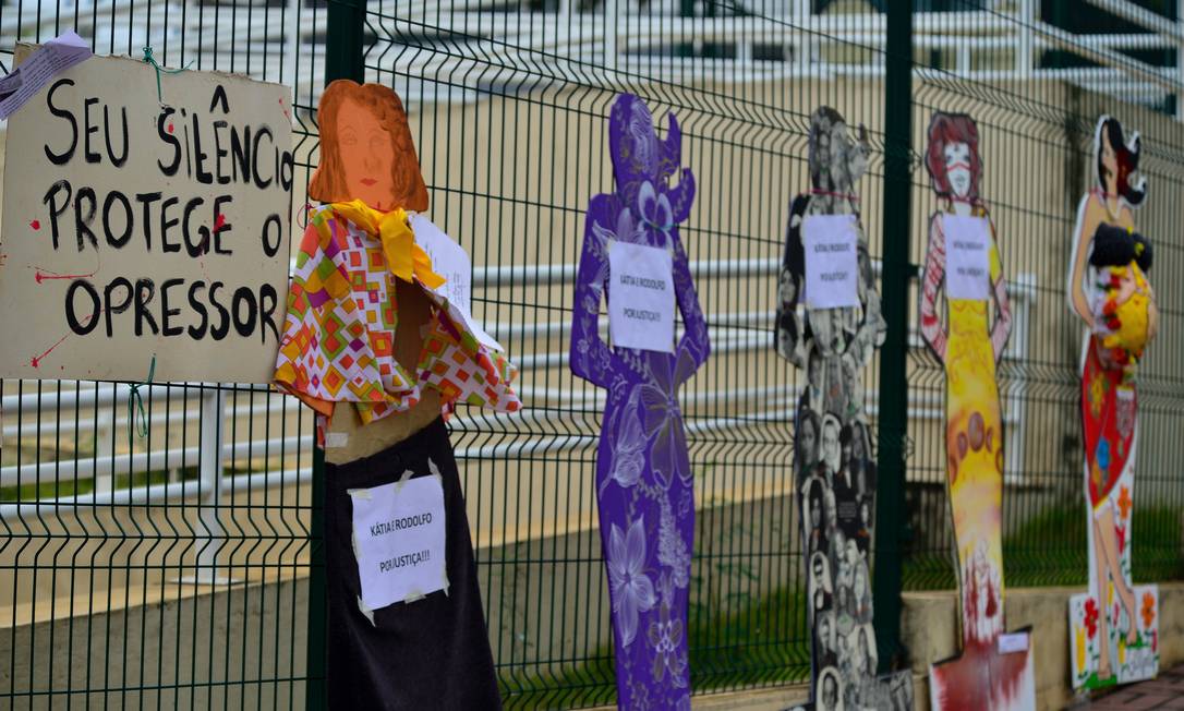 Intervenção artística cultural em São José dos Campos em defesa dos direitos das mulheres; segundo OMS, taxa de feminicídios no Brasil é a quinta do mundo Foto: Lucas Lacaz Ruiz / Agência O GLOBO