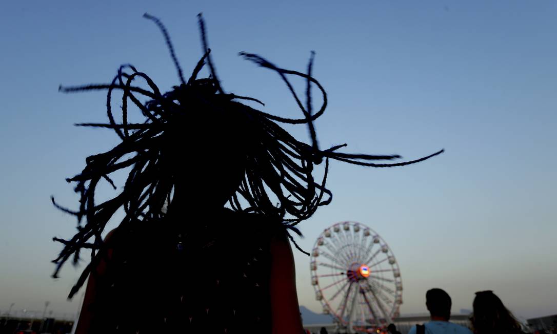 É permitido bater cabelo na Cidade do Rock Foto: Marcelo Theobald / Agência O Globo