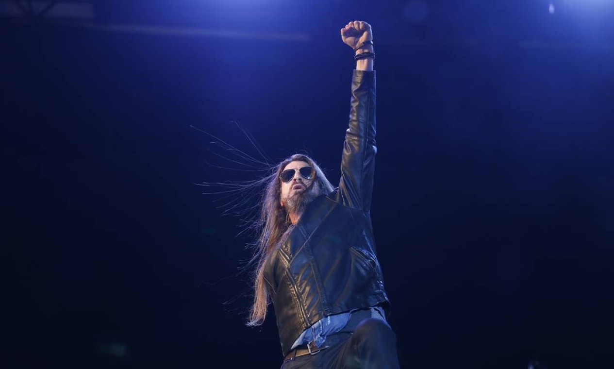 A banda paulistana Republica começou seu show no Palco Sunset alguns minutos adiantada, com a plateia vazia devido ao show dos Raimundos em um dos palcos comerciais Foto: Pablo Jacob / O Globo