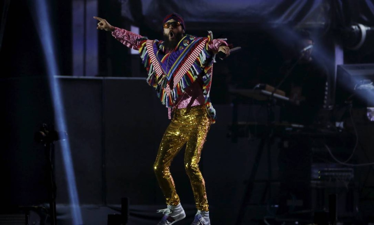 Jared Leto comanda o público na volta do Thirty Seconds To Mars ao Rock in Rio Foto: Antônio Scorza / Agência O Globo