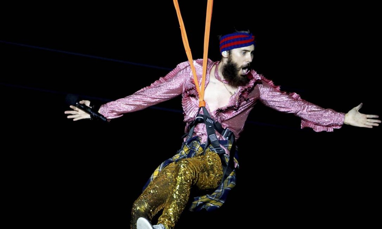 Jared Leto voltou a descer de tirolesa no Rock in Rio Foto: O Globo