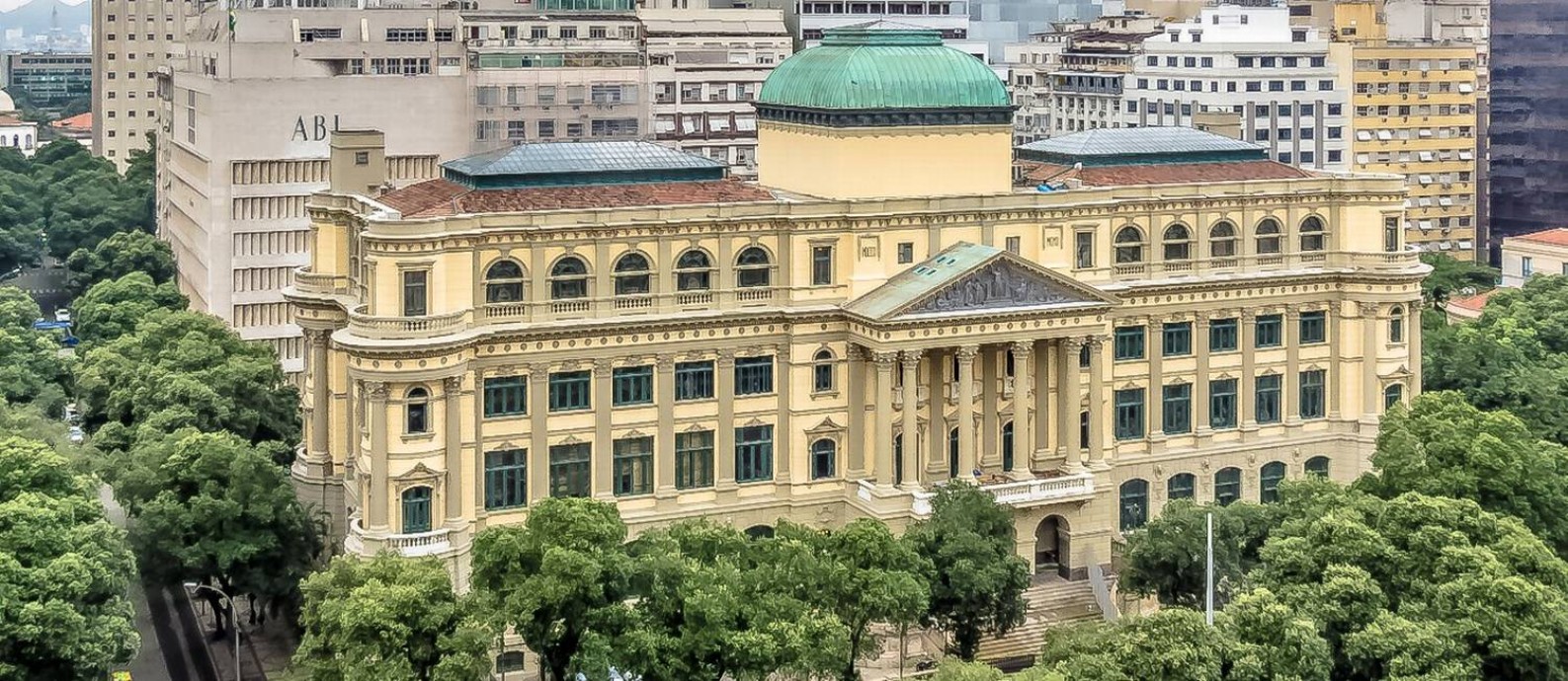 A fachada da Biblioteca Nacional após os oito anos de reforma Foto: Divulgação