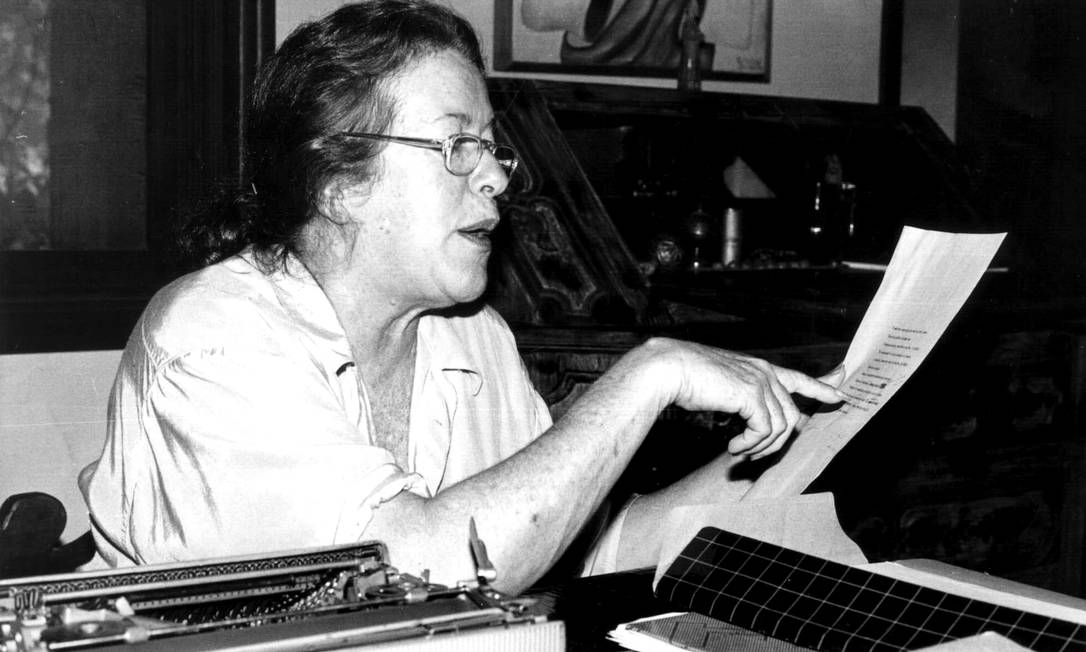 A escritora Hilda Hilst em foto de 1998 Foto: Roberto de Biasi / Agência Estado