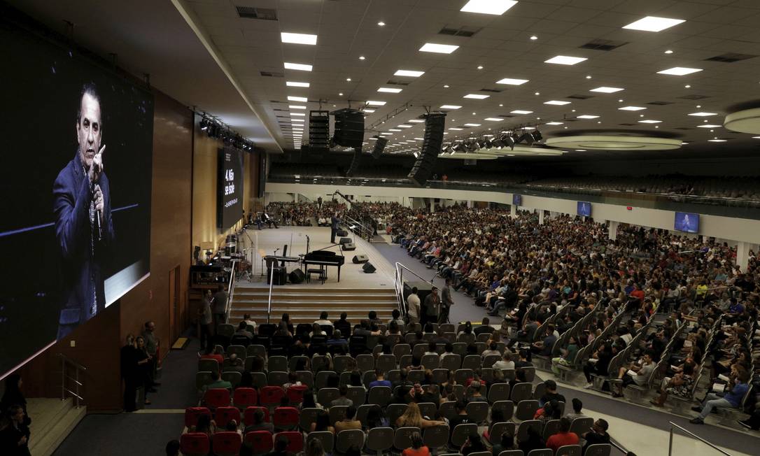 O pastor evangélico Silas Malafaia, da Assembleia de Deus Vitória em Cristo, num culto. Ele celebrou o casamento de Bolsonaro com Michelle e se tornou um dos principais apoiadores da candidatura presidencial de Bolsonaro Foto: RICARDO MORAES / REUTERS