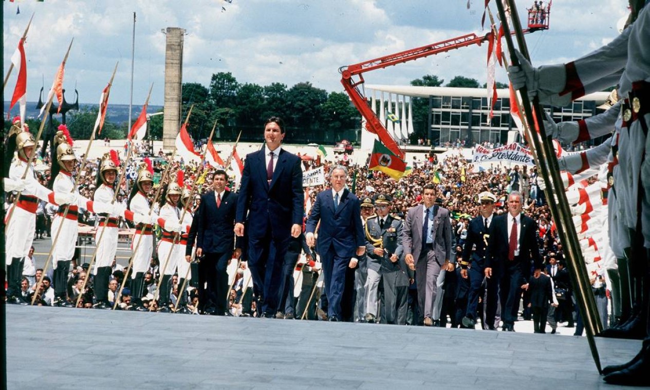 Ele subiu a rampa do Palácio do Planalto acompanhado do vice Itamar Franco 15/03/1990 Foto: Mino Pedrosa / Mino Pedrosa/ Agência O GLOBO