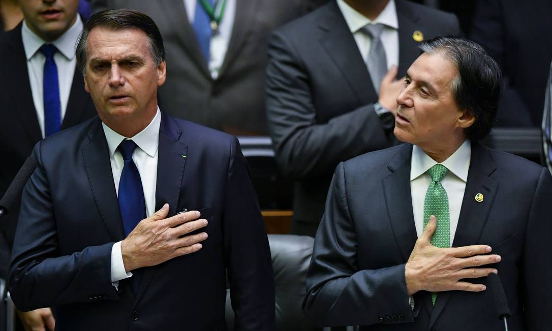 O presidente Jair Bolsonaro e o presidente do Congresso, Eunício Oliveira Foto: Nelson Almeida/AFP