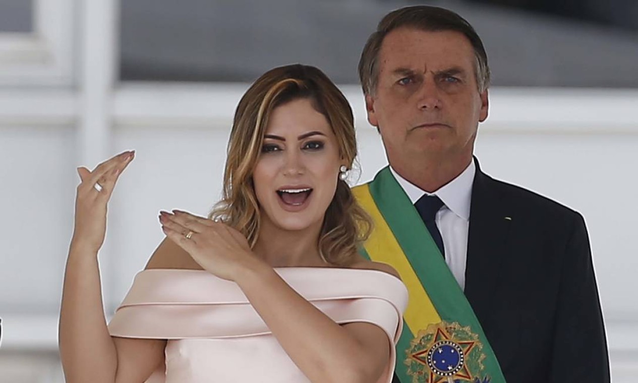 Pela primeira vez, uma primeira-dama falou à população durante a cerimônia de posse Foto: Jorge William / Agência O Globo