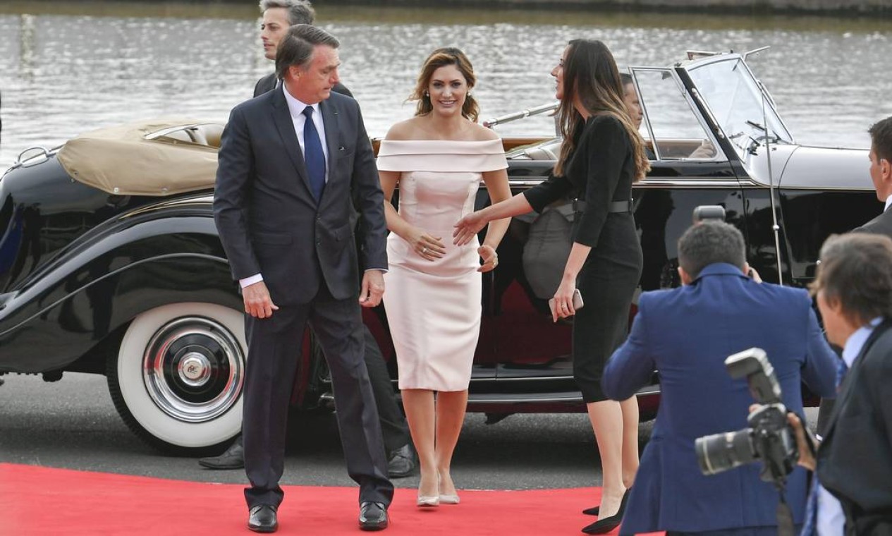 O vestido foi inspirado nas icônicas Grace Kelly e Jackie Kennedy Foto: Geraldo Magela/Agência Senado