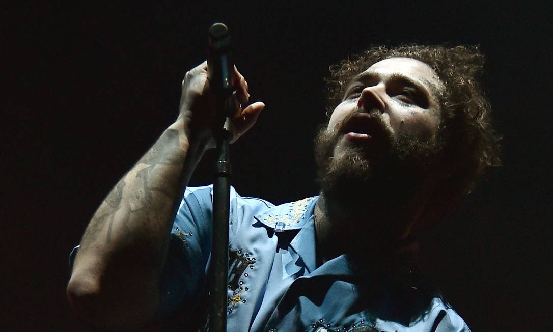 O rapper americano Post Malone, atração do Lollapalooza Brasil de 2019, em show no Barclays Center, Nova York, em 29 de dezembro último Foto: Theo Wargo / AFP