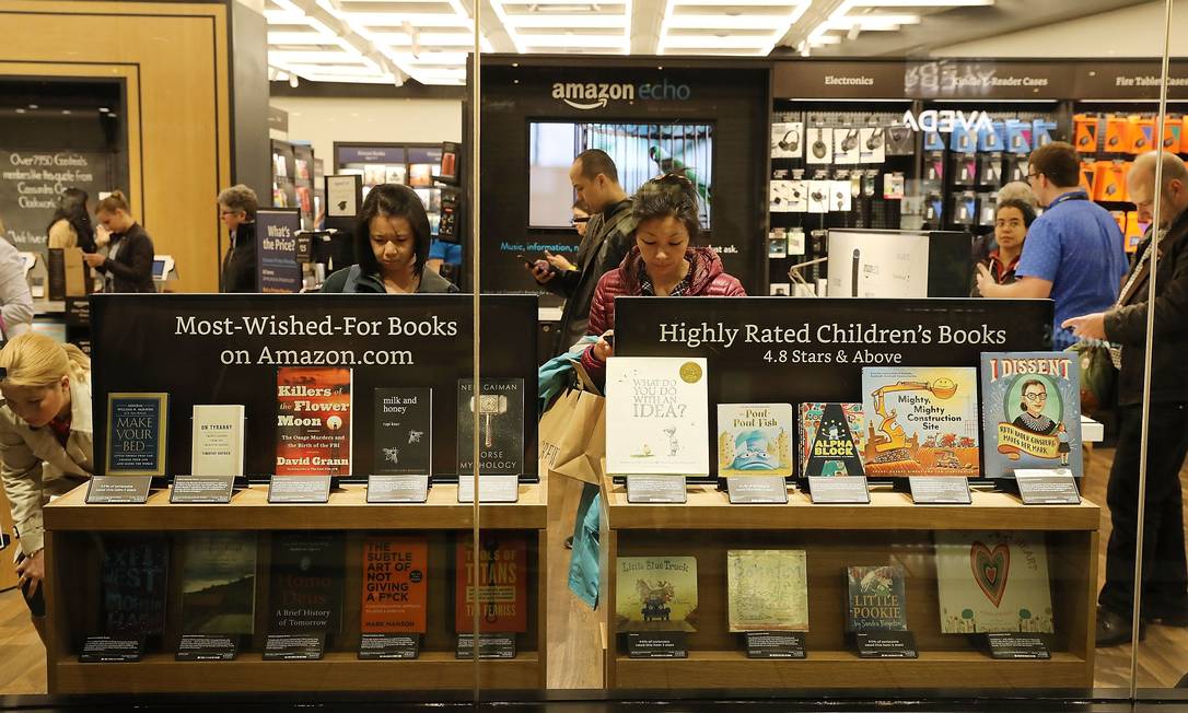 Segundo a associação dos escritores, a Amazon tem ligação direta na queda da receita dos autores Foto: SPENCER PLATT / AFP