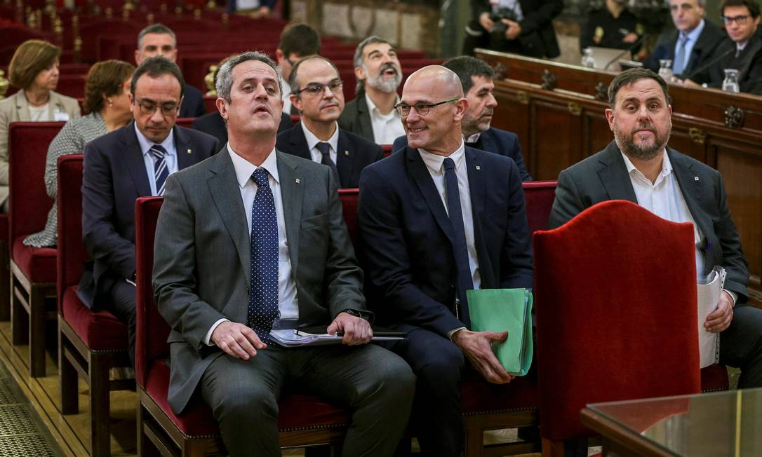 Líderes catalães na Suprema Corte em Madri, no primeiro dia do julgamento Foto: REUTERS