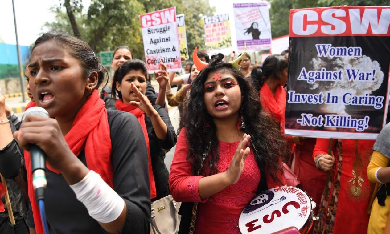 Centenas de mulheres na Índia de diferentes ONGs fazem passeata pelo Dia Internacional das Mulheres 2019 Foto: PRAKASH SINGH / AFP