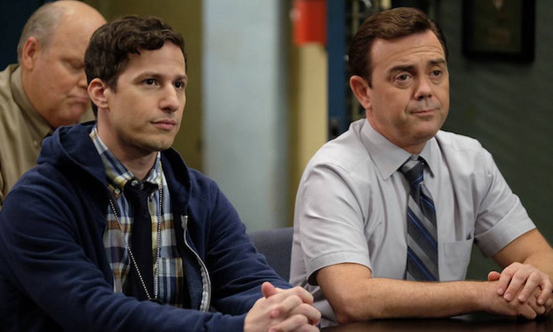 'Brooklyn Nine-Nine': os personagens Jake Peralta (Andy Samberg) e Charles Boyle (Joe Lo Trugilo) Foto: John P. Fleenor/NBC/Divulgação