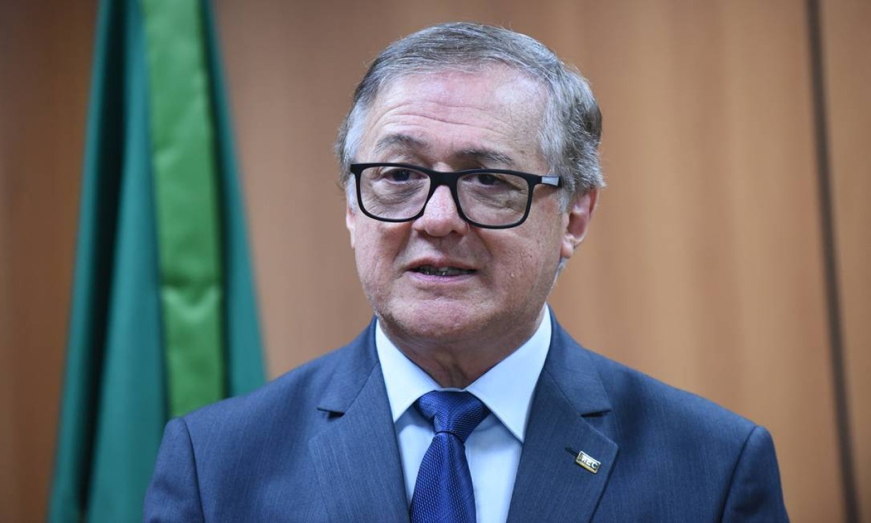 Ricardo Vélez Rodríguez foi exonerado do cargo de Ministro da Educação em abril de 2019, depois de polêmicas com seus assessores. Ele terminou substituído por Abraham Weintraub Foto: Luis Fortes / MEC / Agência O Globo - 02/01/2019