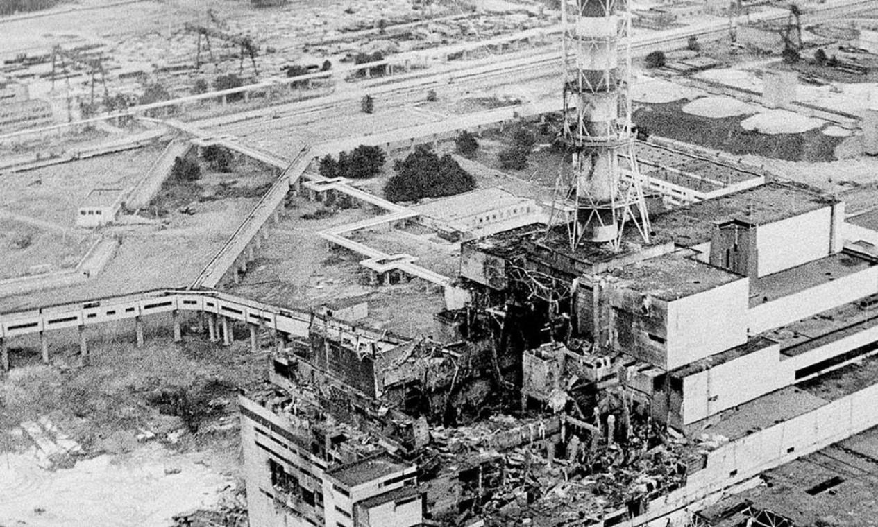 Imagem área de abril de 1986 mostra a explosão da usina de Chernobyl Foto: STR / AP Photo/File