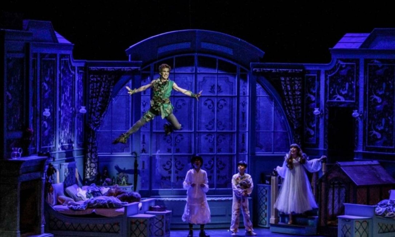 'Peter Pan, o musical': versão nacional, assinada por Bianca Tadini e Luciano Andrey, tem na técnica nomes como Alonso Barros (coreografia), Thanara Schonardie (figurinos), Renato Theobaldo (cenógrafo) e Roberto Rolnik (cenógrafo assistente) Foto: João Caldas / divulgação