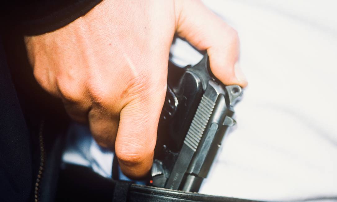 Homem com pistola Foto: Jeff Rotman / Getty Images