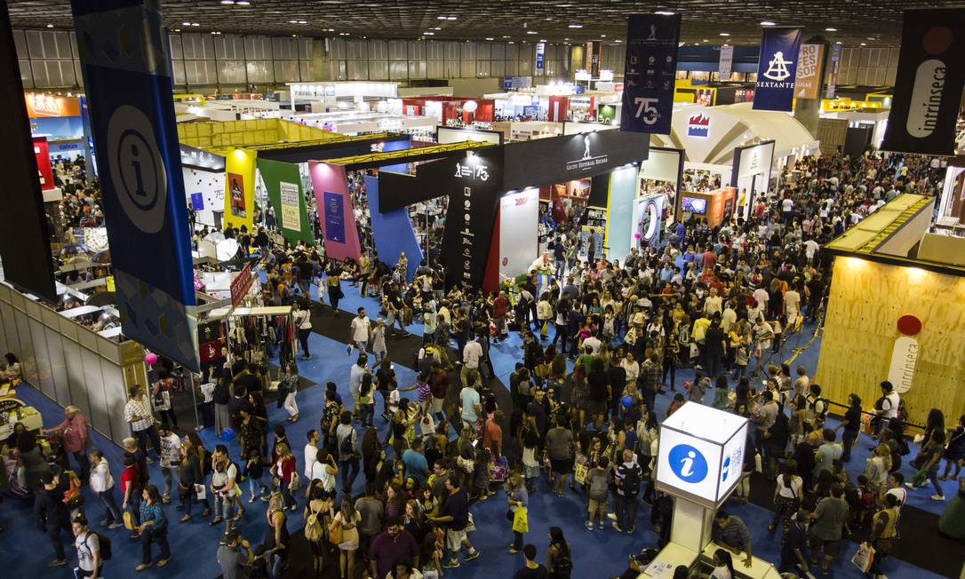 O Riocentro durante a 18ª Bienal do Livro, em 2017, por onde passaram 640 mil visitantes . Este ano, o evento ocupa o mesmo lugar, mas com programação que busca ampliar a diversidade de ideias e nomes
Foto: Fernando Lemos / Agência O Globo