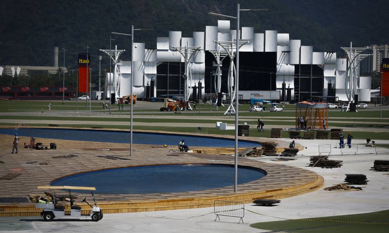 Parte da Cidade do Rock, com o Palco Mundo ao fundo Foto: Pablo Jacob / Agência O Globo