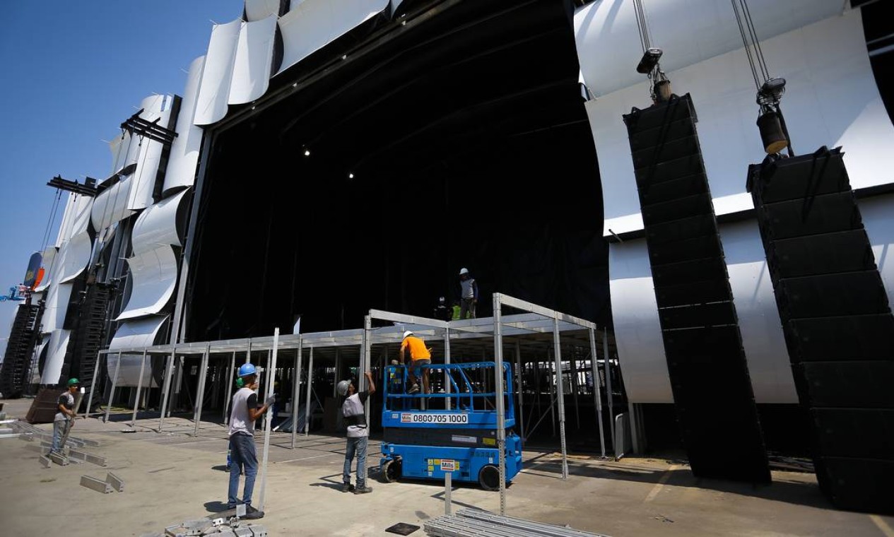 Montagem do Palco Mundo Foto: Pablo Jacob / Agência O Globo