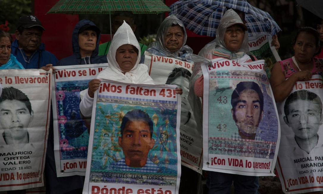 Protesto, neste ano, contra o sumiço dos 43 estudantes Foto: Cristopher Rogel Blanquet / Getty Images