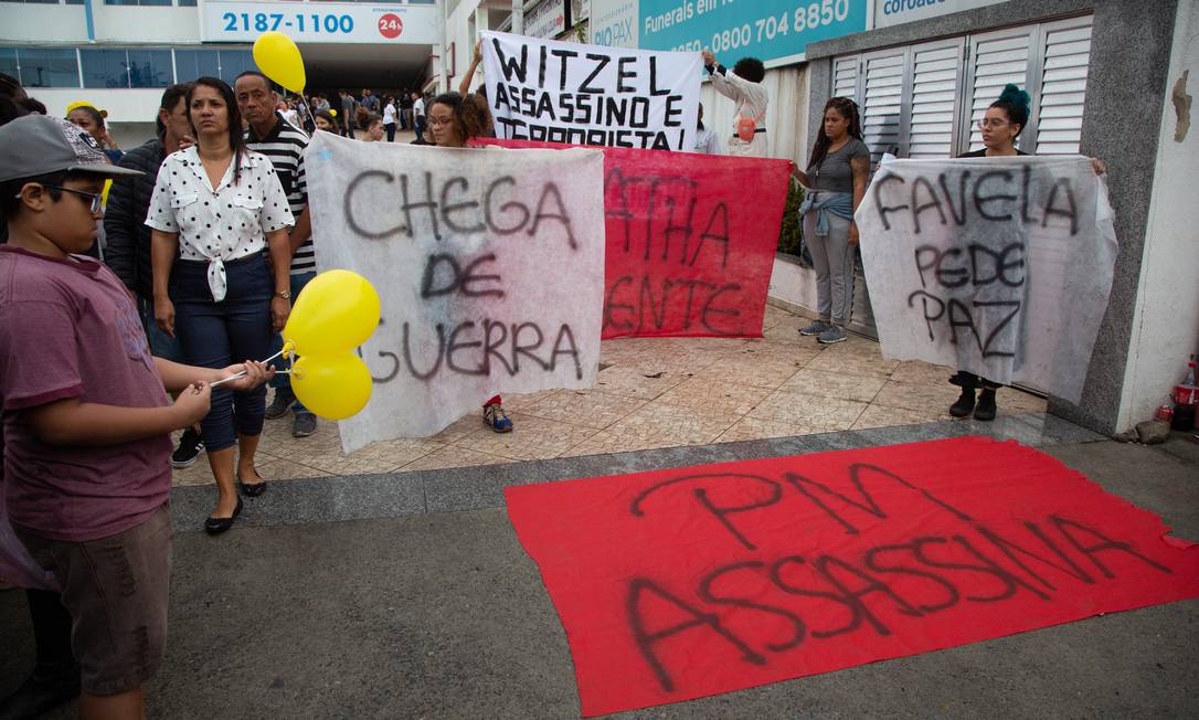 Manifestantes protestam contra morte de Agatha Foto: Bruno Kaiuca / Agência O Globo