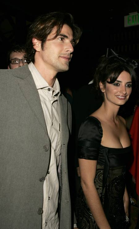 Em 2004, na pré-estreia do filme "Má educação", na Califórnia, com Penélope Cruz Foto: J. Vespa / WireImage