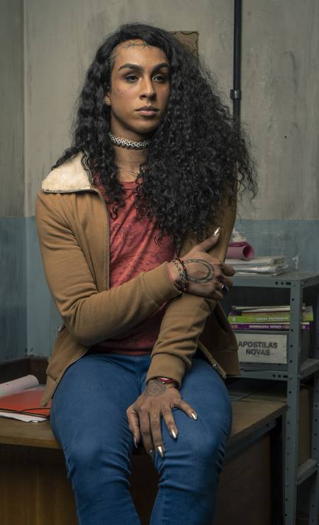 Natasha: mulher trans, a aluna vivida pela rapper Linn da Quebrada enfrenta o preconceito dos próprios colegas em sala de aula. No primeiro episódio, sofre discriminação ao tentar usar o banheiro feminino Foto: Mauricio Fidalgo / TV Globo