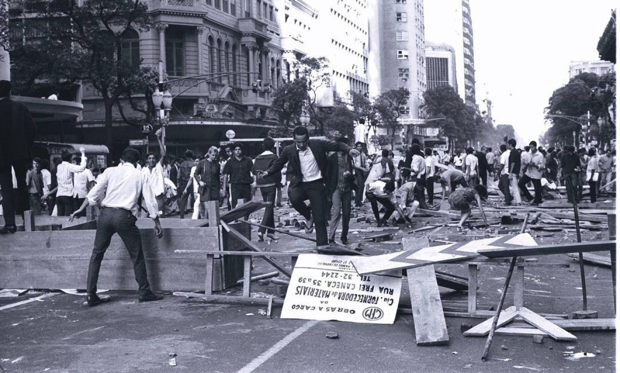 O episódio ficou conhecido como a "Sexta-feira sangrenta" Foto: Arquivo / Agência O Globo