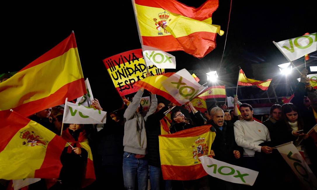 Integrantes do partido de extrema direita Vox celebram melhor resultado da História da sigla Foto: OSCAR DEL POZO / AFP