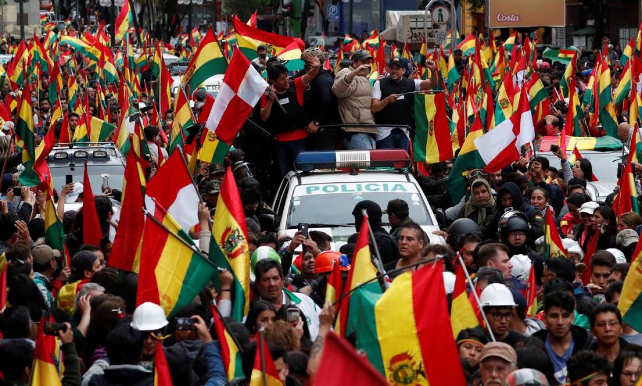 Sanções à polícia devido escândalos de corrupção na alta cúpula colaborou para apoio de policiais à renúncia do presidente Evo Morales Foto: Carlos Garcia Rawlins / Reuters