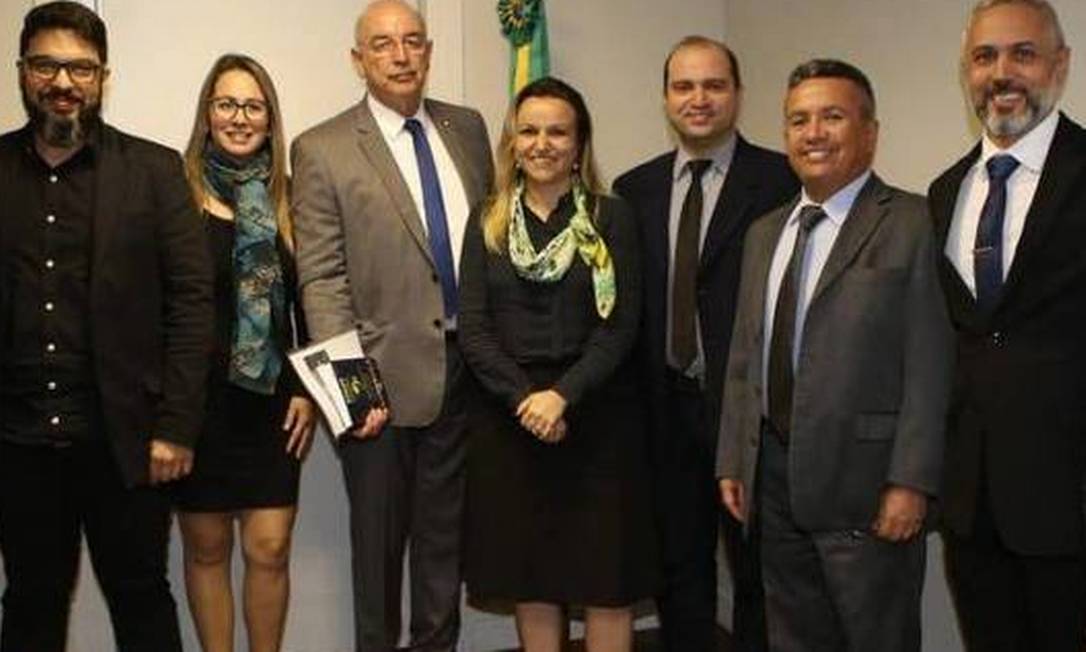 Katiane está ao centro, ao lado do Ministro da Cidadania, Osmar Terra Foto: Reprodução