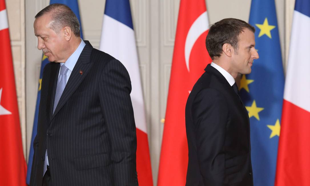 Presidente da Turquia, Recep Tayyip Erdogan, e presidente da França, Emmanuel Macron, após entrevista coletiva em Paris Foto: LUDOVIC MARIN / AFP