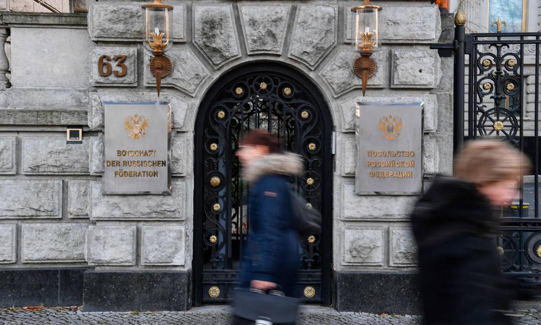 Entrada da embaixada da Rússia em Berlim Foto: JOHN MACDOUGALL / AFP