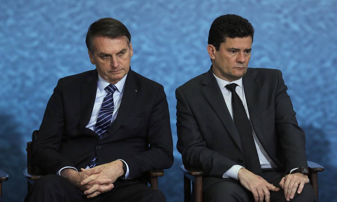 Jair Bolsonaro e Sergio Moro entraram em rota de colisão após presidente sancionar texto do Congresso que criou a figura do juiz de garantias, ato que surpreendeu até seus aliados Foto: Jorge William / Agência O Globo