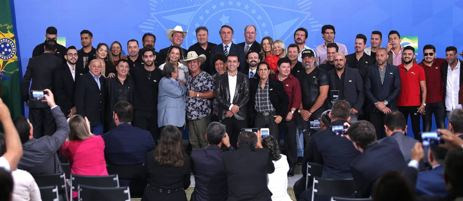 Presidente Jair Bolsonaro participa de um encontro com sertanejos, no Palácio do Planalto Foto: Jorge William / Agência O Globo