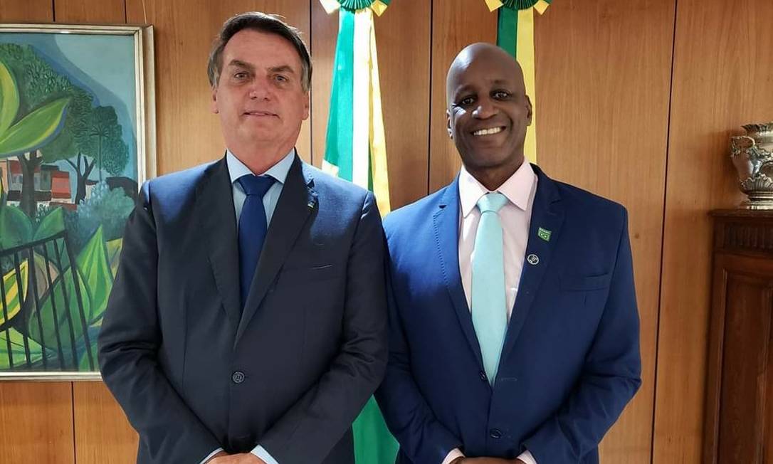 Jair Bolsonaro e Sérgio Camargo, da Fundação Palmares Foto: Reprodução de rede social