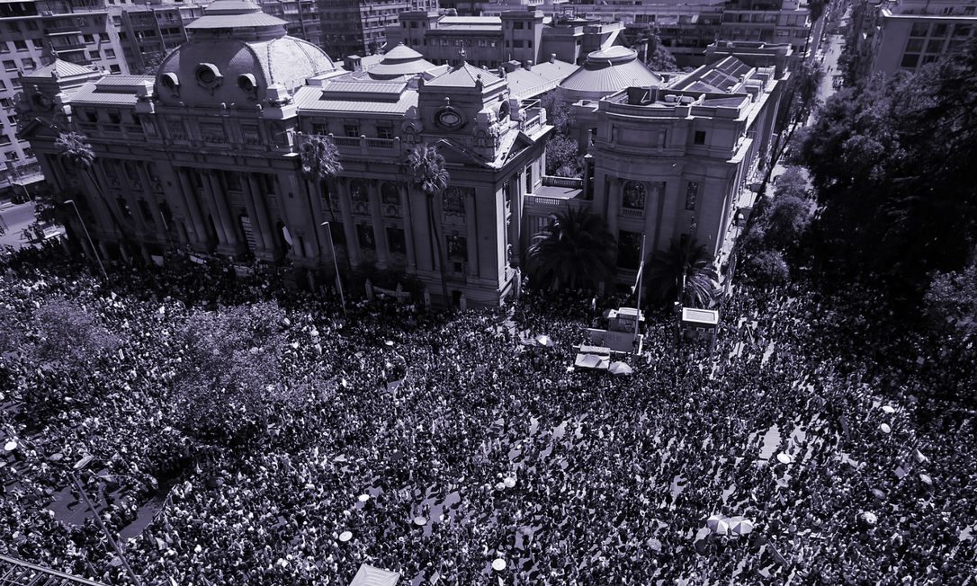 Dois milhões de pessoas participam de marcha no Dia Internacional das Mulheres em Santiago Foto: STRINGER / REUTERS