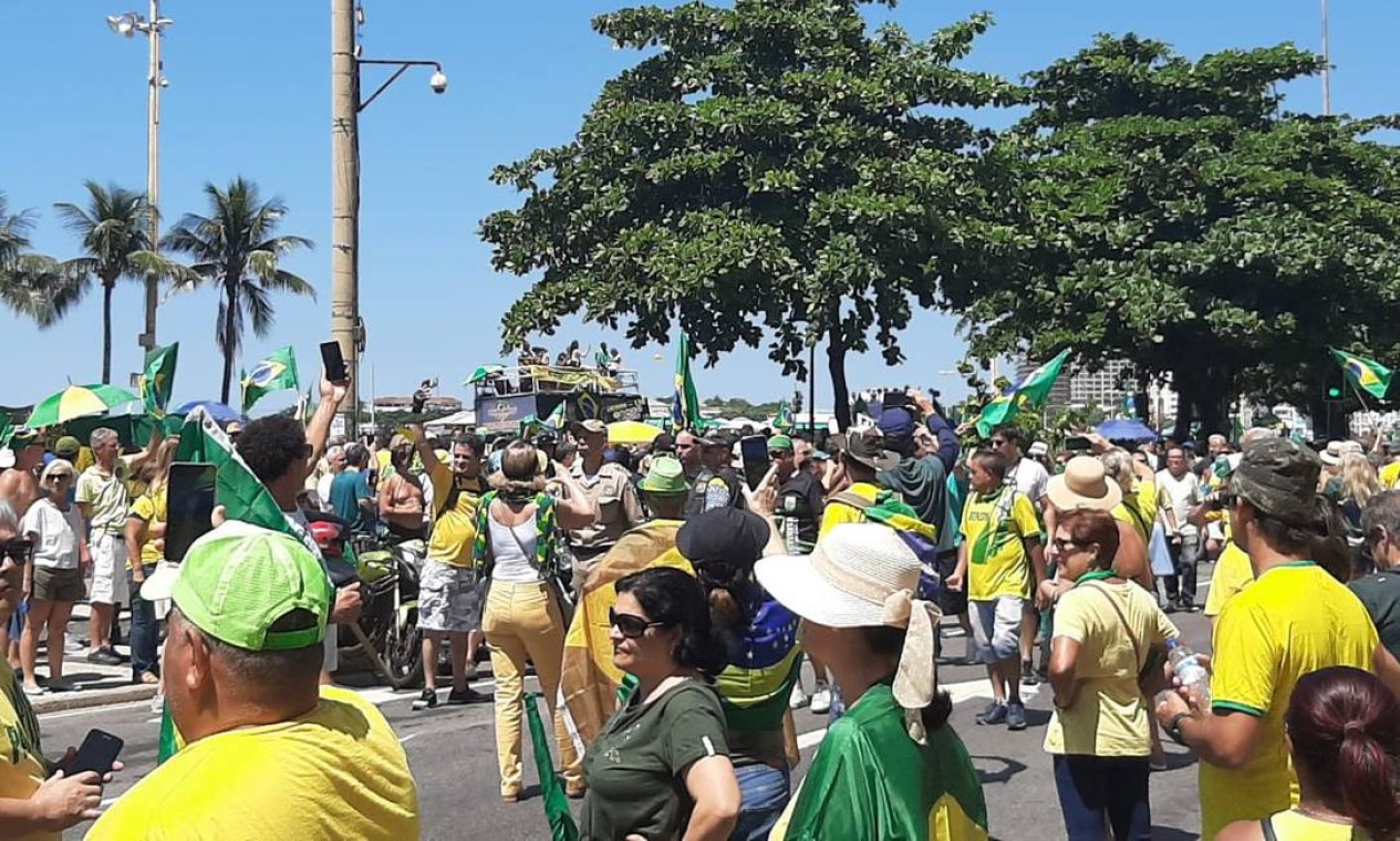 O ato no Rio aconteceu na Praia de Copacabana Foto: Alice Cravo / Agência O Globo